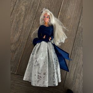 Avon/Mattel Toys Winter Velvet Barbie 1995